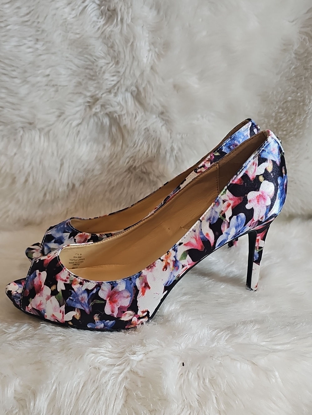 TitleLiz Claiborne Floral Print Pointed Toe Pumps Heels Size 7.5 M